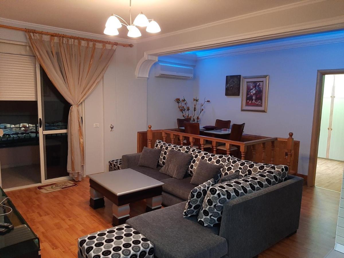 Apartament Egzoni City Center Apartment Берат Екстериор снимка