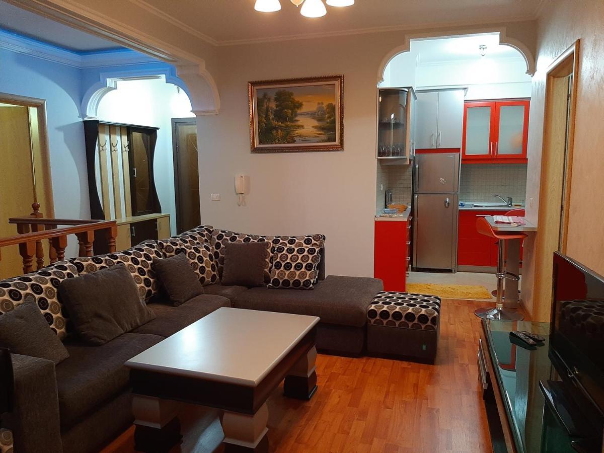 Apartament Egzoni City Center Apartment Берат Екстериор снимка