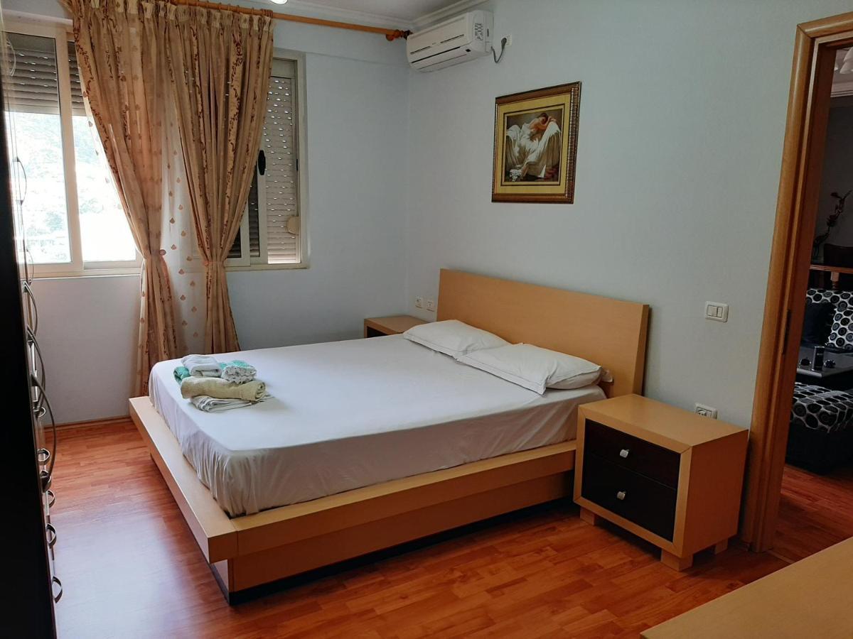 Apartament Egzoni City Center Apartment Берат Екстериор снимка