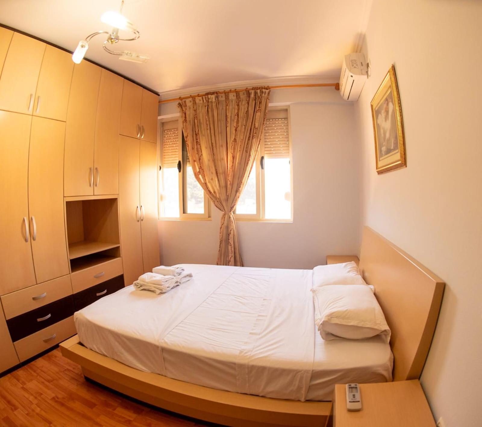 Apartament Egzoni City Center Apartment Берат Екстериор снимка