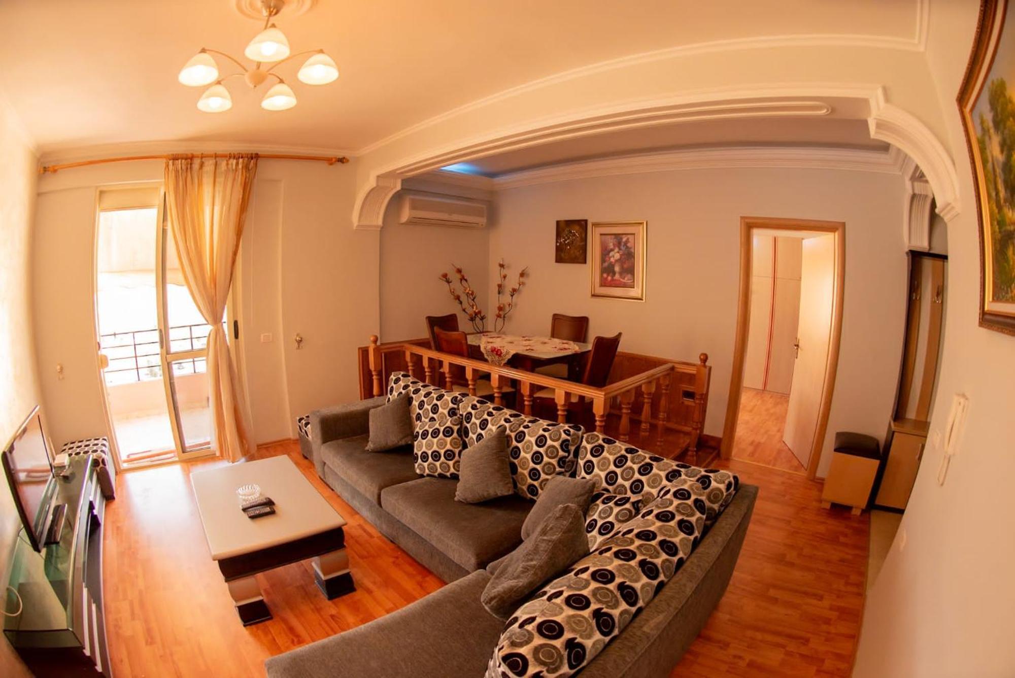 Apartament Egzoni City Center Apartment Берат Екстериор снимка